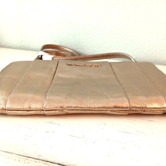 NWOT ~ MICHAEL KORS DARIA LEATHER PLEATED CLUTCH BAG GOLD METALLIC TEXTURED - Picture 4 of 7
